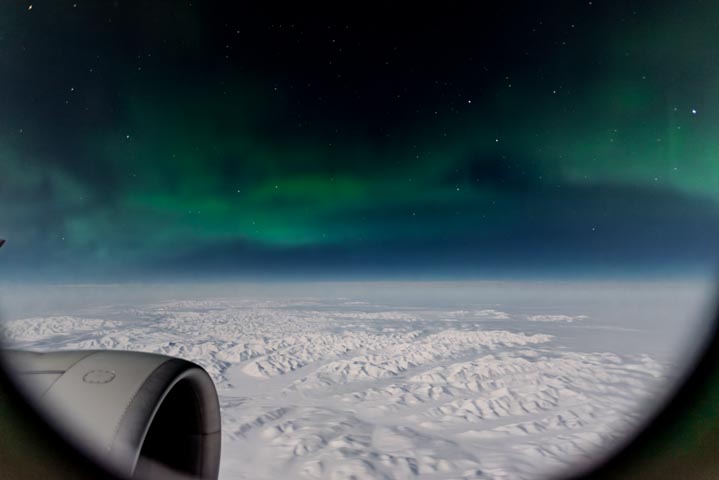 watching star and aurora during a flight